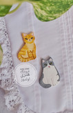 پیکسل یا سنجاق سینه گربه نارنجی و گربه طوسی کیوت